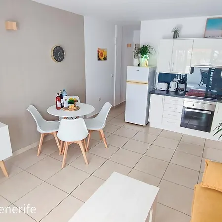 Primavera By The * アデヘ